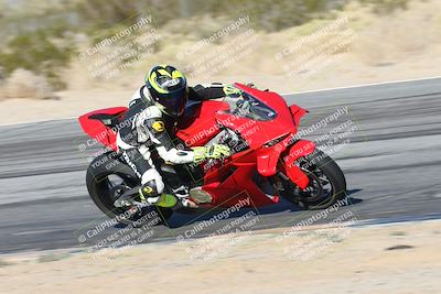 media/Dec-01-2025-Moto Forza (Mon) [[2daa91e15f]]/3-Beginner Group/Session 4 Turn 9/